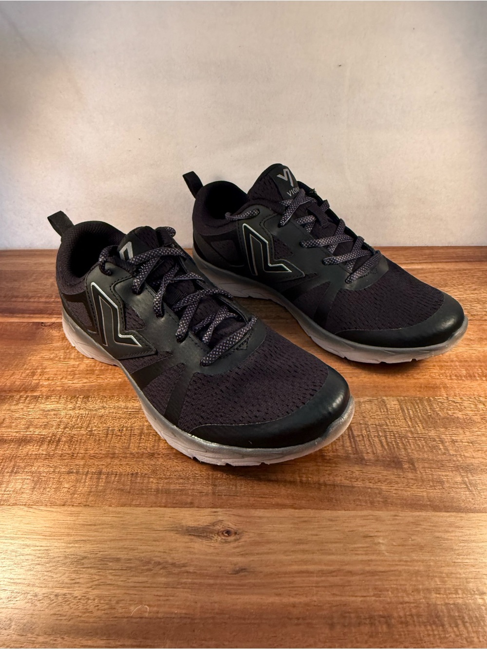 Vionic Miles Active Sneaker with Breathable Upper Mesh Black Size 7